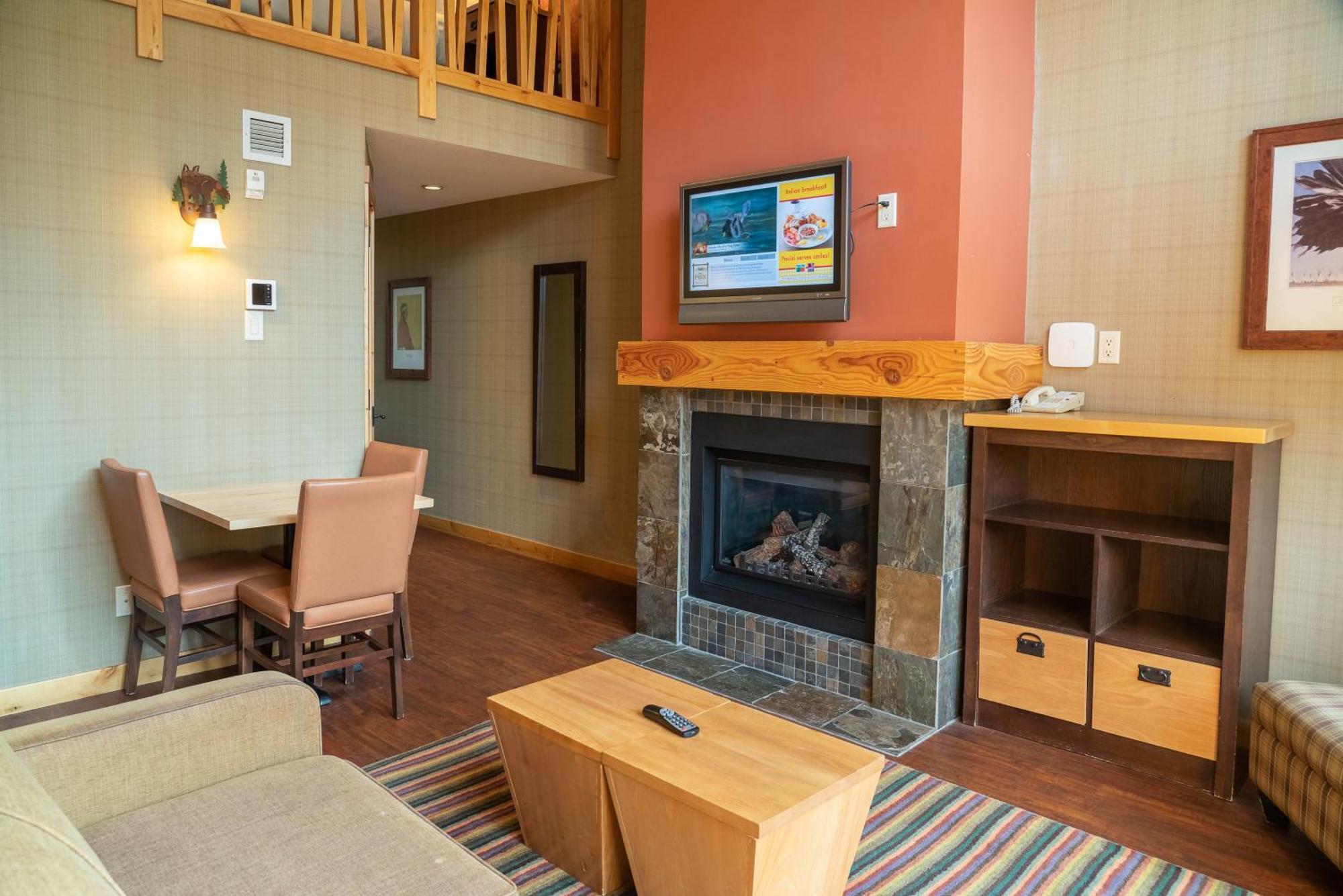 Premium One Bedroom Loft Suite,1742625258:JPEG
