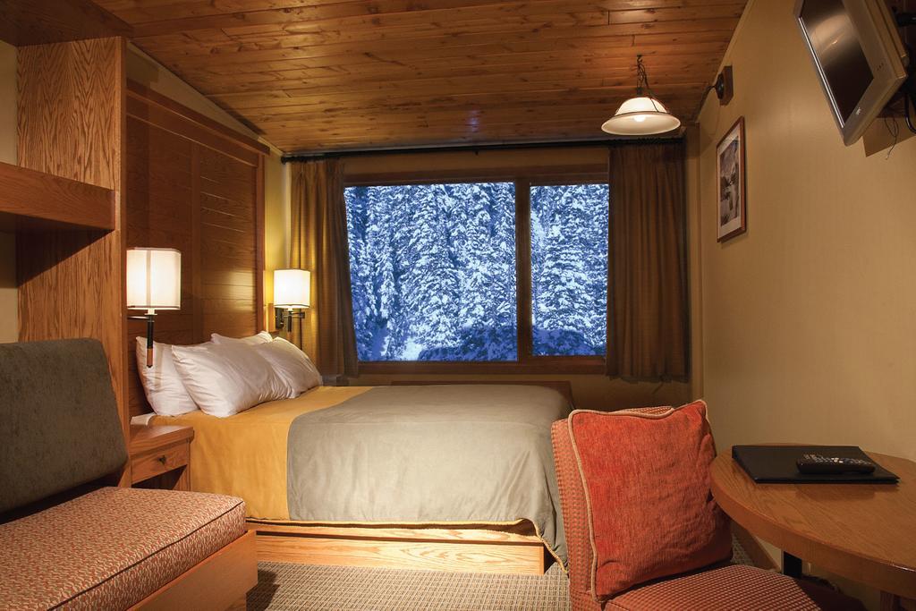 Deluxe Queen Room Waterfall View