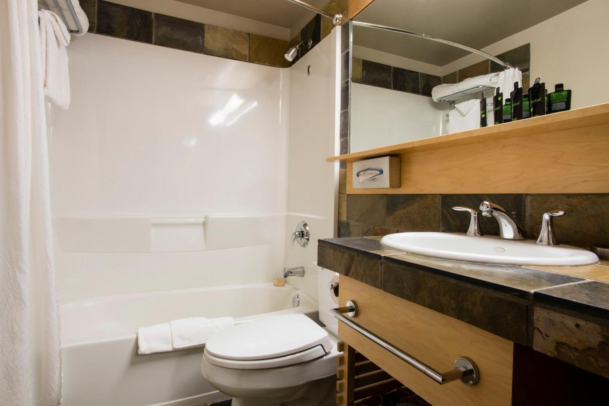 Deluxe Kamer met 2 Tweepersoonsbedden en Uitzicht op de Bergen